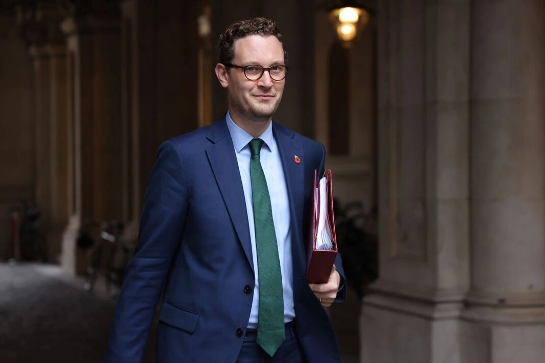 Darren Jones defends Rachel Reeves for misrepresenting tax increases to cabinet second image