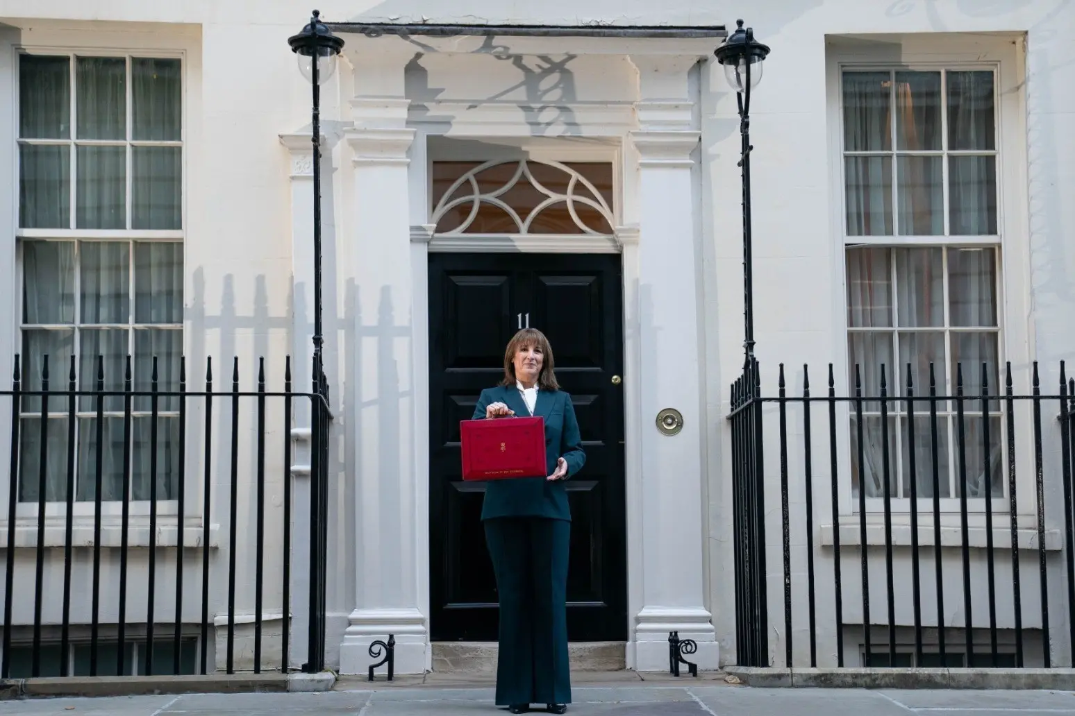 Darren Jones defends Rachel Reeves for misrepresenting tax increases to cabinet third image